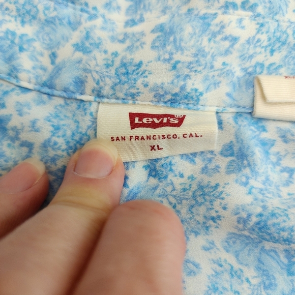 Levis size XL blouse top vintage floral blue and white longsleeve button up - Picture 7 of 8